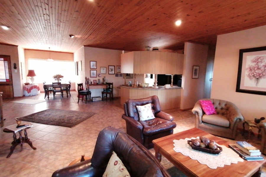 6 Bedroom Property for Sale in Bergsig Western Cape